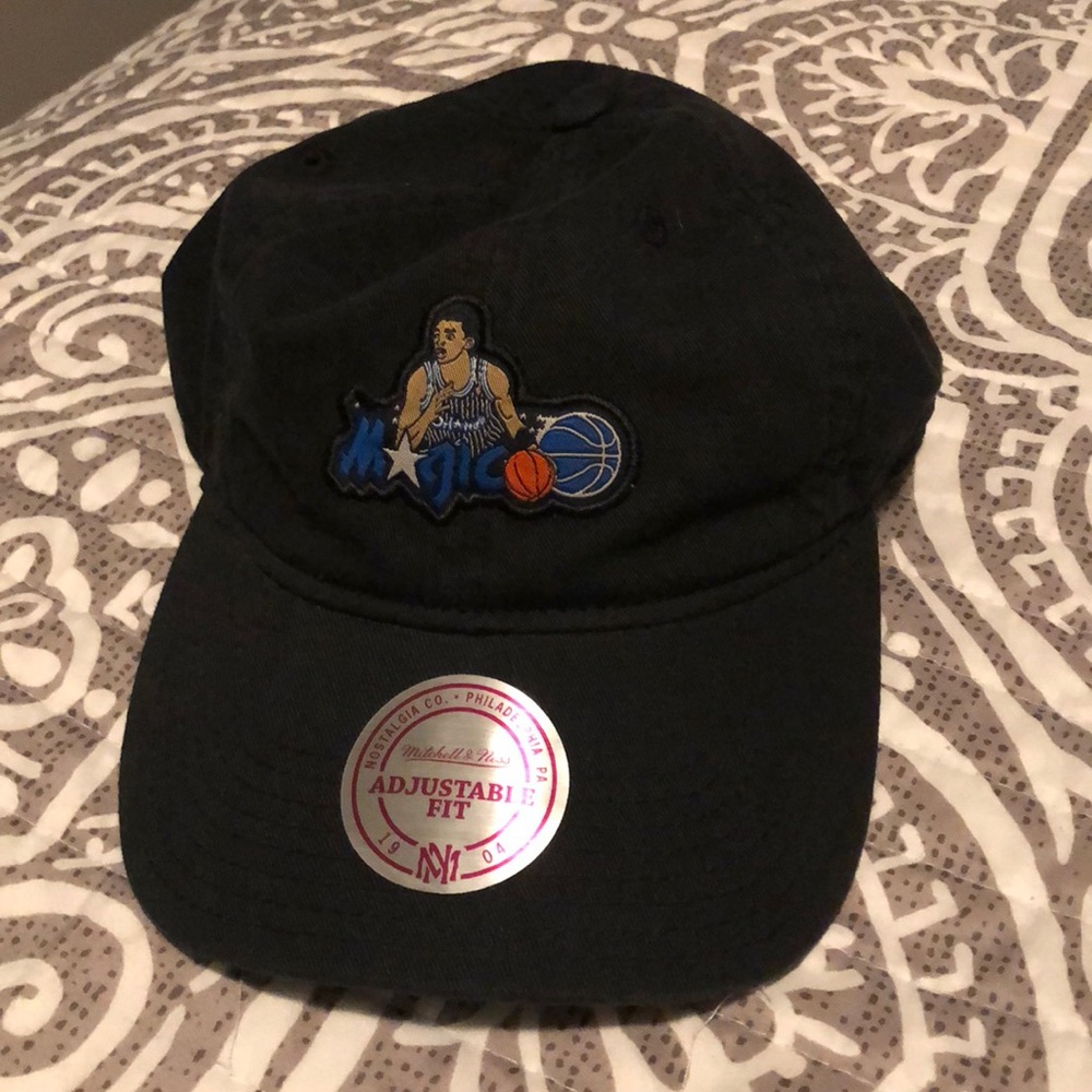 Mitchell and Ness Magic hat